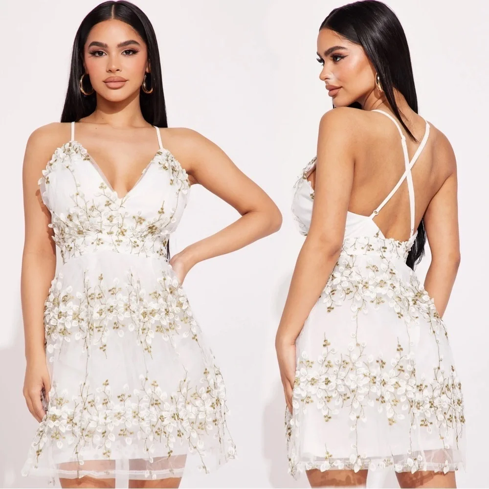 Fashion Nova ✦ Floral Embroidered Mini Dress ✦ Off‑White V‑Neck Adjustable L NWT - Picture 9 of 10